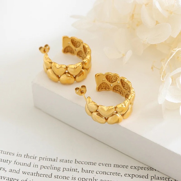 18K Gold Plated Love Heart Hoop Earrings*Everyday Hoops*ML - Picture 2 of 6